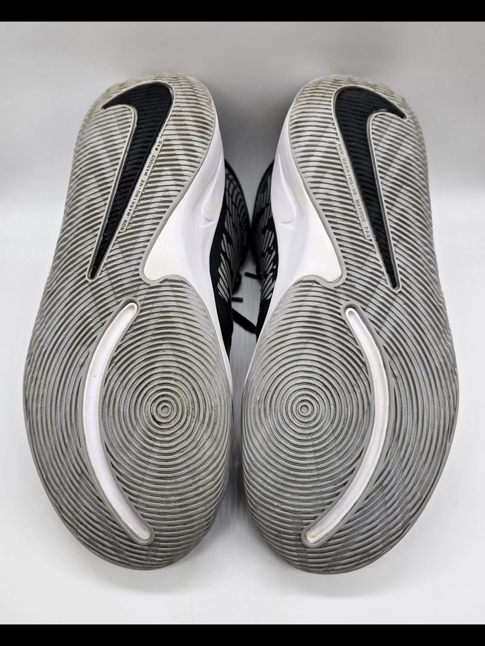 Nike Team Hustle D9 Black and Silver Basketball Shoes Size 6Y